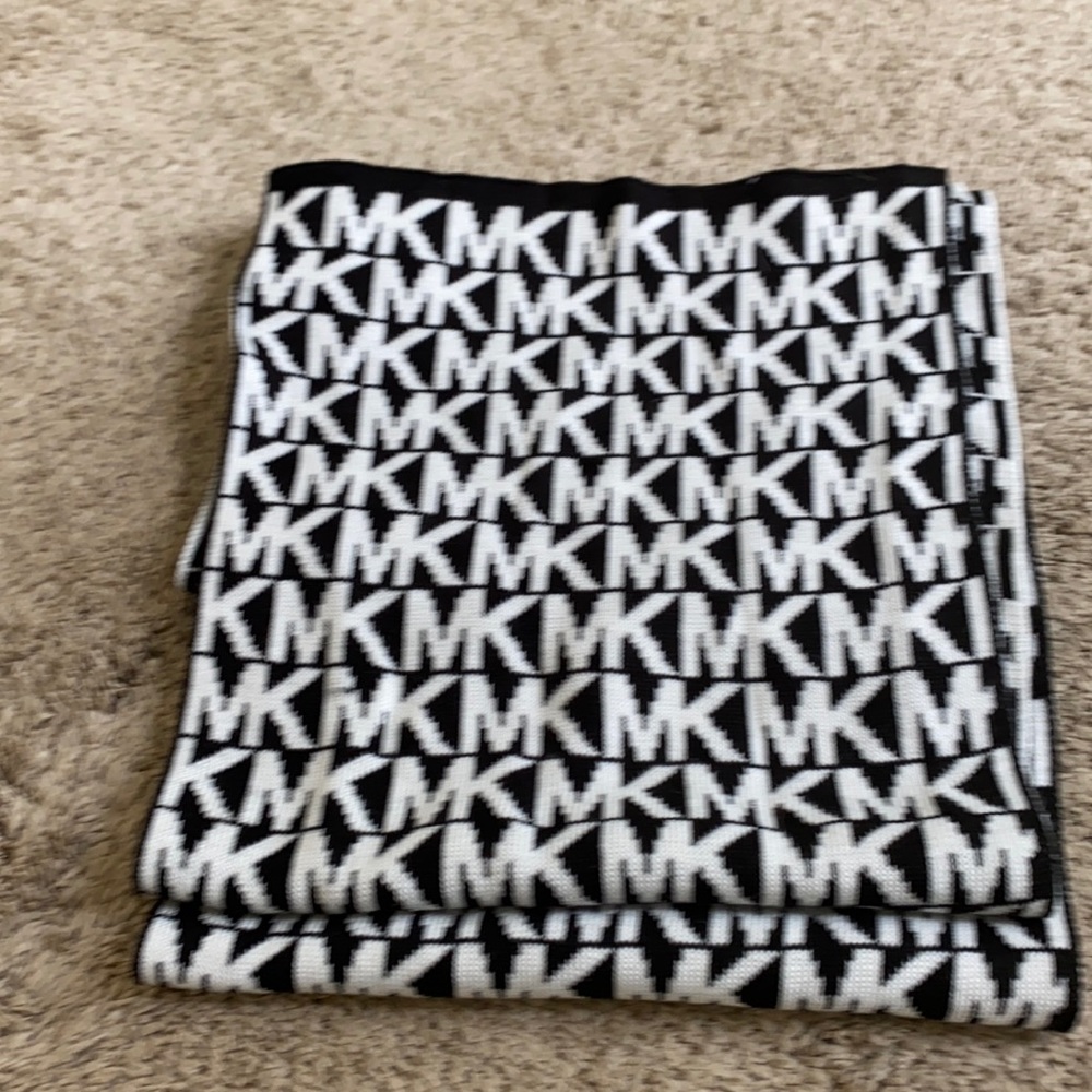NEW Michael Kors scarf